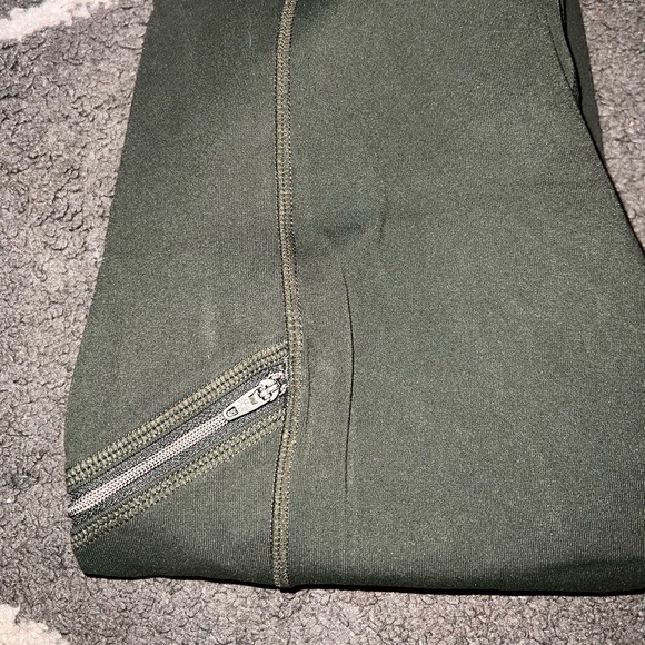 Athleta High Rise Metro Drifter Leggings in Peat Green Size Small - Picture 3 of 7